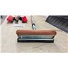 Image 5 : Jobmate D-Grip Snow Pusher with Wooden Handle, Snow Brushes with Ice Scrapers