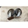 Image 7 : Swivel Casters and 2 Wheels