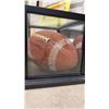 Image 4 : Vintage Winnipeg Blue Bombers Autographed 1980s J5V Game Football In Display Case