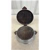 Image 3 : Vintage Art Deco Chrome Electric Waffle Maker By Fostoria Bersted