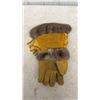 Image 7 : Vintage First Nations Cree Beaded Moosehide Gauntlets Fur Trim Gloves, Men’s Size Large