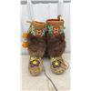 Image 2 : Vintage First Nations Cree Beaded Hide Moccasin Mukluks Real Fur Trim, Sole 11” In Length