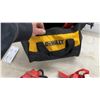 Image 7 : 2 Ball Hitches and Dewalt Bag Full of Ratchet Straps