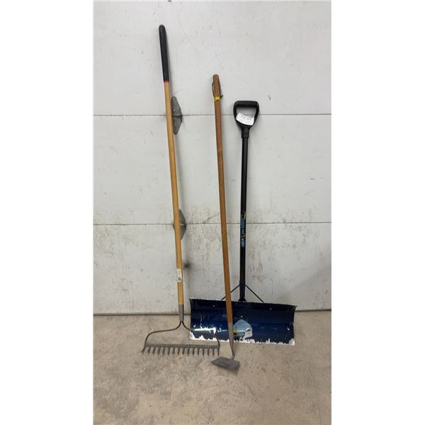 Garden Bow Rake, Garden Hoe and Garabou Carbon Snow Pusher