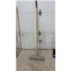 Image 7 : Garden Bow Rake, Garden Hoe and Garabou Carbon Snow Pusher