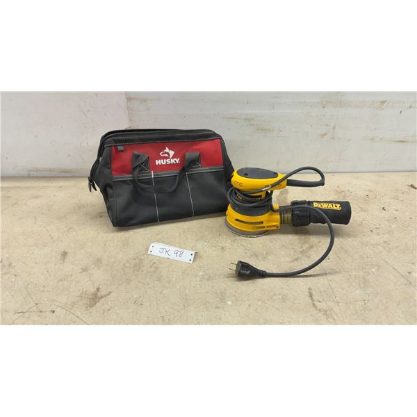 DeWalt D26451 3-Amp 12,000 OPM Corded Random Orbit Palm Sander With Husky Tool Bag