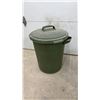 Image 2 : Rubbermaid Plastic Garbage Can with Lid and Gray Dual-Compartment Mop Bucket