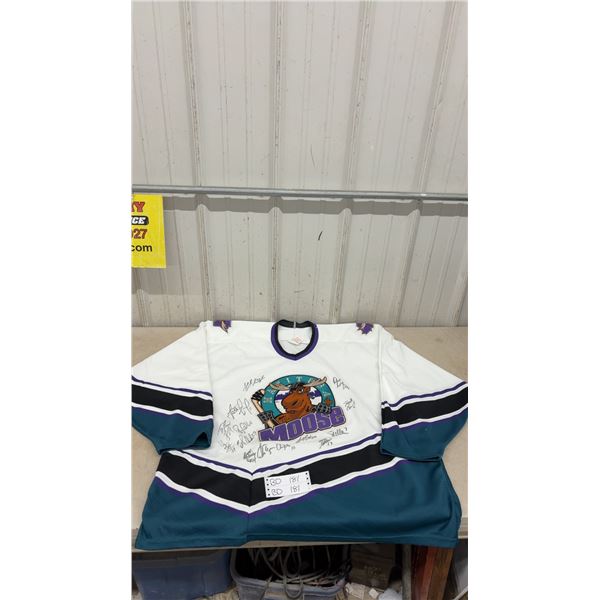 Rare Vintage 1990’s Manitoba Moose Team Autographed Men’s XL Hockey Jersey