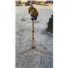 Image 5 : Yellow Construction Light on 4ft Tripod