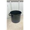 Image 5 : 2 Canning Pots and 2 Rubber Back Rugs 16” x 30”