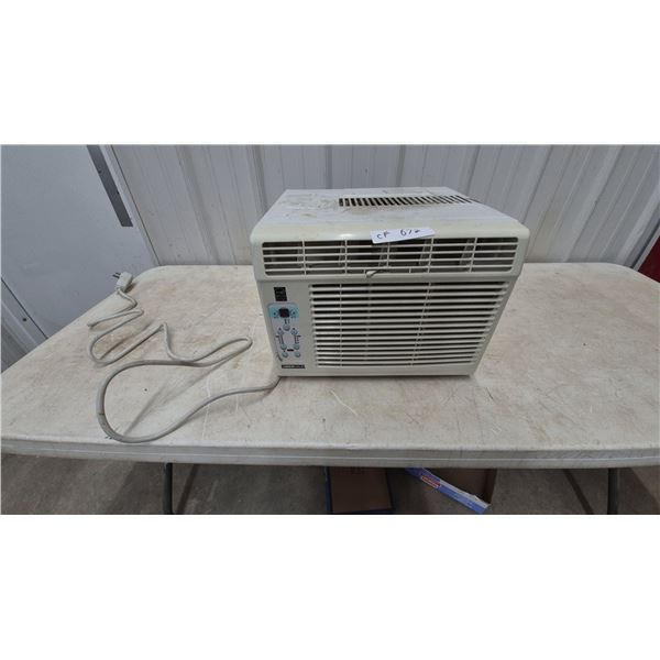 Uberhaus UAC05CRN1-BJ7 Window Air Conditioner, 500 Watt, R410A Refrigerant