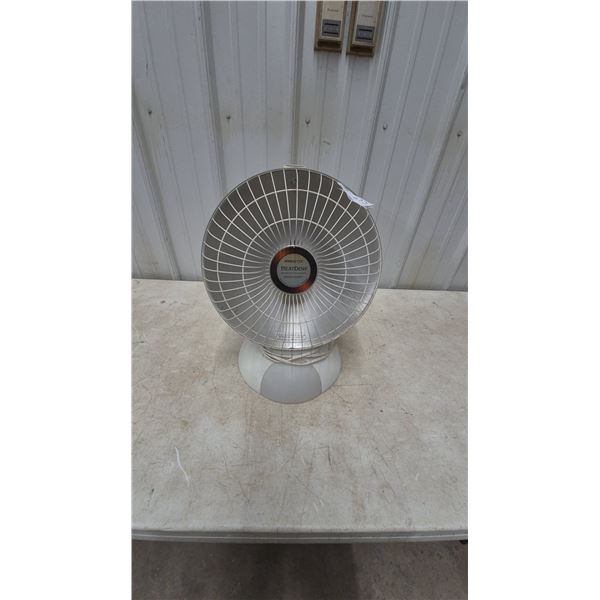 Presto HeatDish Plus Footlight Parabolic Electric Heater
