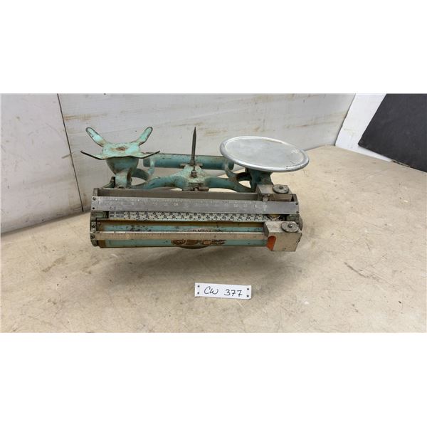 Antique Howe Gold Medals Dual-Beam Counter Scale, Early 20th Century, 16-Pound Capacity