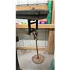 Image 5 : Antique Columbus Scale Company Cast Iron Platform Scale with Wheels, Brass Beam and Weights