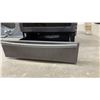 Image 12 : Samsung Flex Duo Electric Range, Model NE59T7851SG, Black Stainless, 5-Element Cooktop. Large