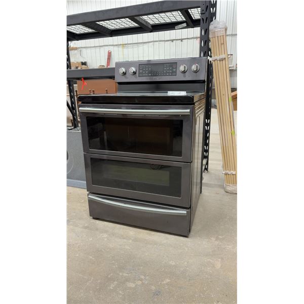 Samsung Flex Duo Electric Range, Model NE59T7851SG, Black Stainless, 5-Element Cooktop. Large