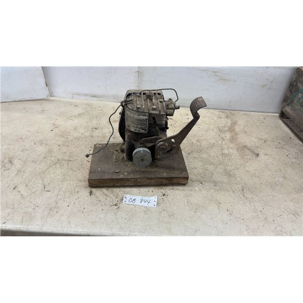 Vintage Briggs and Stratton Model WMB Single-Cylinder Gas Engine, Type 95301, on Wood Base