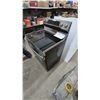Image 5 : Samsung Stainless Steel Electric Range with Glass Cooktop, Convection Bake and Broil, Self-Clean