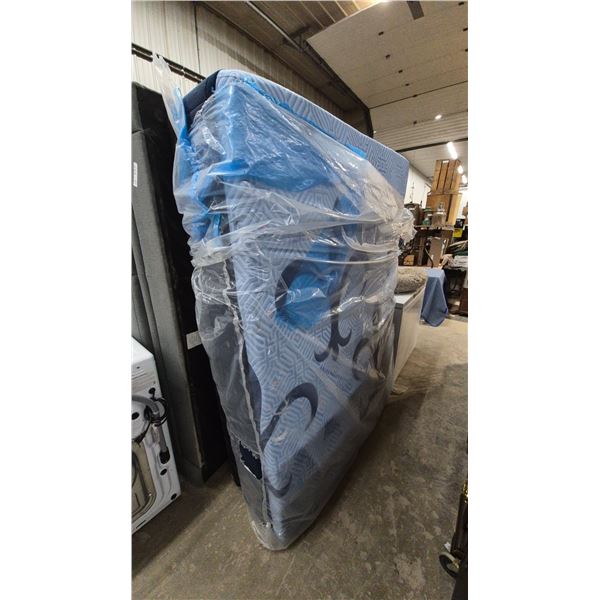 Sealy Posturepedic Mattress with Blue Geometric Pattern. Box spring and mattress. 60” wide