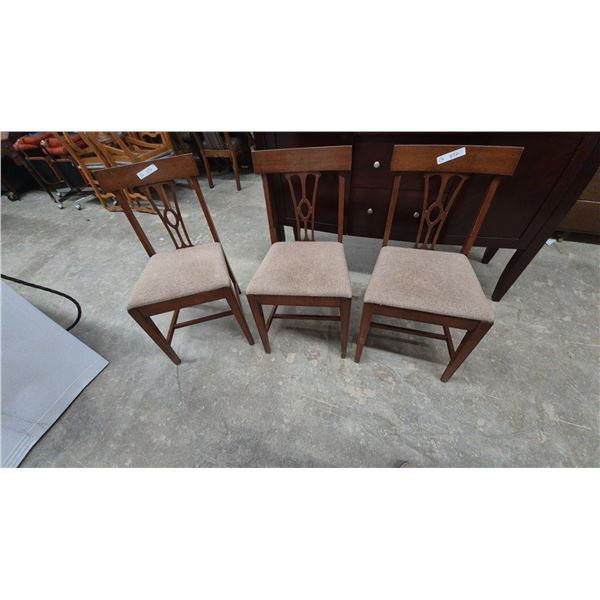 Set of 3 Traditional Wooden Dining Chairs with Upholstered Seats and Openwork Backrests