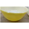 Image 5 : Vintage Pyrex Mixing Bowls, Jadeite Cup, Depression Glass Juicer, Pyrex Loaf Pans