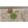 Image 9 : Vintage Pyrex Mixing Bowls, Jadeite Cup, Depression Glass Juicer, Pyrex Loaf Pans