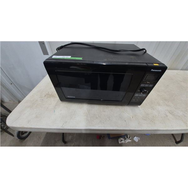 Panasonic Inverter Countertop Microwave Oven, Black With Digital Display and Rotary Dial
