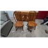 Image 1 : Pair of Traditional Windsor-Style Wooden Dining Chairs with Spindle Backs and Turned Legs