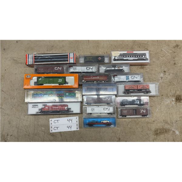 18 Assorted N Gauge Model Train Cars: Con-Cor, Atlas, Model Power, Arnold