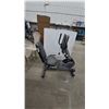 Image 1 : Gold's Gym Cycle Trainer 400 R Recumbent Exercise Bike