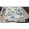 Image 2 : Lace Window Valance, Round Tablecloth, Auto Window Cover, Pillow Sham and Floral Curtains