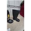 Image 3 : New NAT'S Waterproof EVA Winter Boots with Removable Liners, Rated to -94°F. Size 10