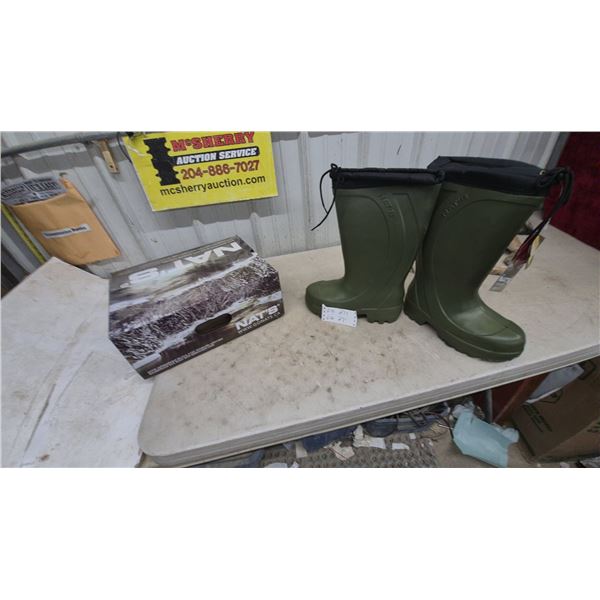 New Nat's Green Rubber Boots with Black Drawstring Cuff Size 10