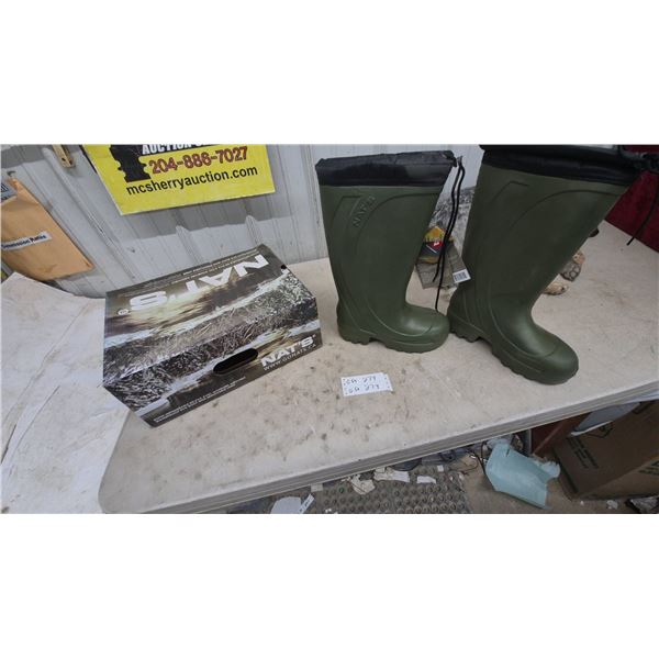 New Nat's Green Insulated Waterproof EVA Rubber Boots with Removable Liner and Box Size 9
