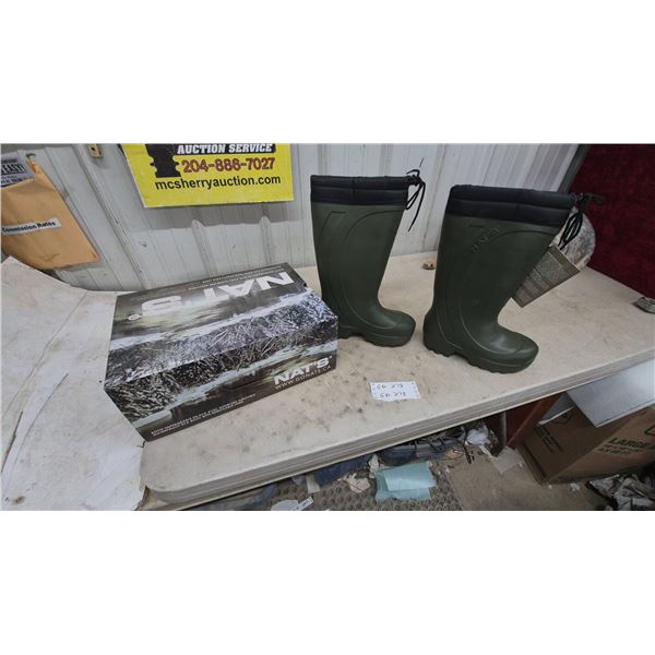 New Nat's Waterproof EVA Boots with Removable Liner and Adjustable Drawstring Cuff. Size 7