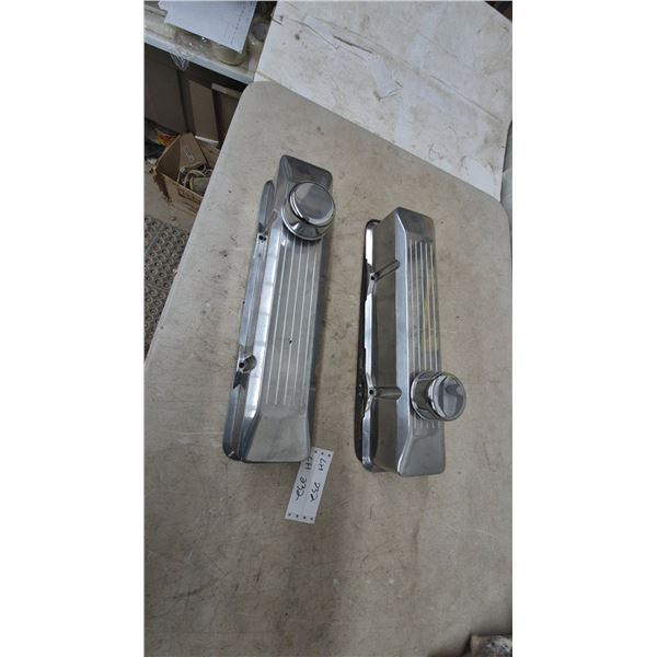 Pair of Polished Aluminum Finned V8 Valve Covers with Oil Filler Caps