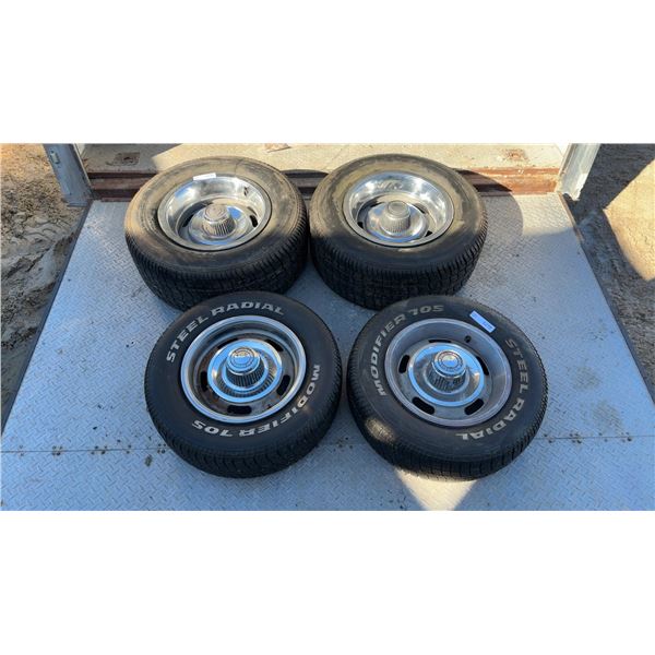 4 Staggered Chevy 5 Bolt Rims with Rings and Centre Caps: 2 14” Rims on 205/70R14 Tires and 2 15”