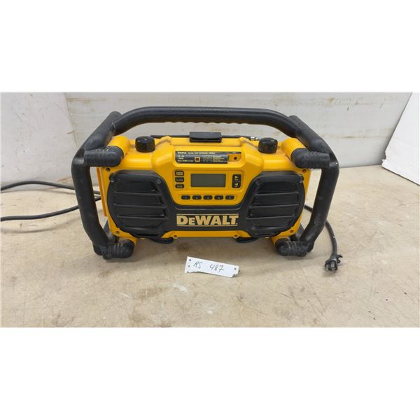 DeWalt DC012 Work Site Charger/Radio, 7.2V-18V NiCd/NiMH/Li-Ion, AM/FM