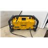 Image 2 : DeWalt DC012 Work Site Charger/Radio, 7.2V-18V NiCd/NiMH/Li-Ion, AM/FM