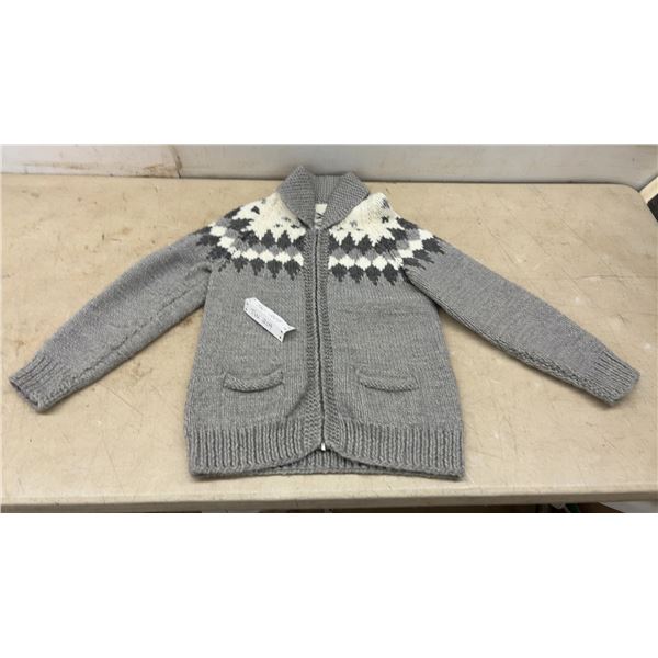 Cowichan Sweater, Grey and White Diamond Pattern, Full Zip, Two Pockets, Size Youth Small