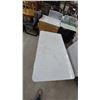 Image 3 : Vintage 1950s-1960s Extendable Formica Dining Table with Chrome Edge Banding and Tapered Legs