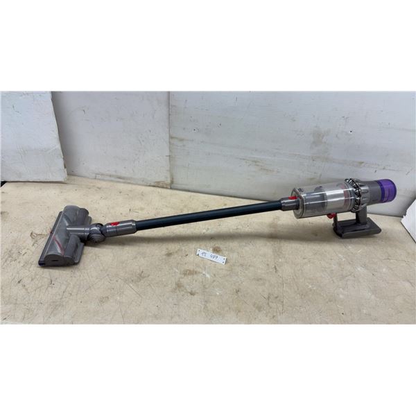 Dyson V11 Cordless Stick Vacuum Cleaner with High Torque Cleaner Head