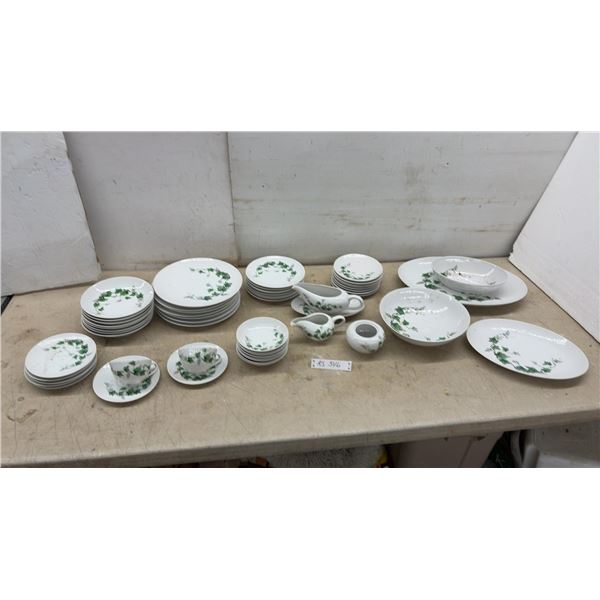 Fuji China Japan "Ivy" Pattern Porcelain Dinnerware Set with Plates, Bowls, Gravy Boat, 57 Pieces