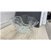 Image 5 : Footed Glass Bowl With Decorative Stone Eggs, Spiral Vase With Hydrangeas