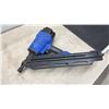 Image 4 : Campbell Hausfeld NS349500AV Clipped Head Framing Nailer and 18-Gauge Brad Nailer With Case