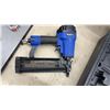 Image 5 : Campbell Hausfeld NS349500AV Clipped Head Framing Nailer and 18-Gauge Brad Nailer With Case