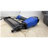 Image 6 : Campbell Hausfeld NS349500AV Clipped Head Framing Nailer and 18-Gauge Brad Nailer With Case