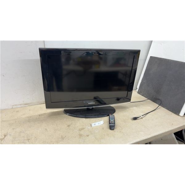 Samsung LN32B360C5D 32” LCD Television with Stand and Remote