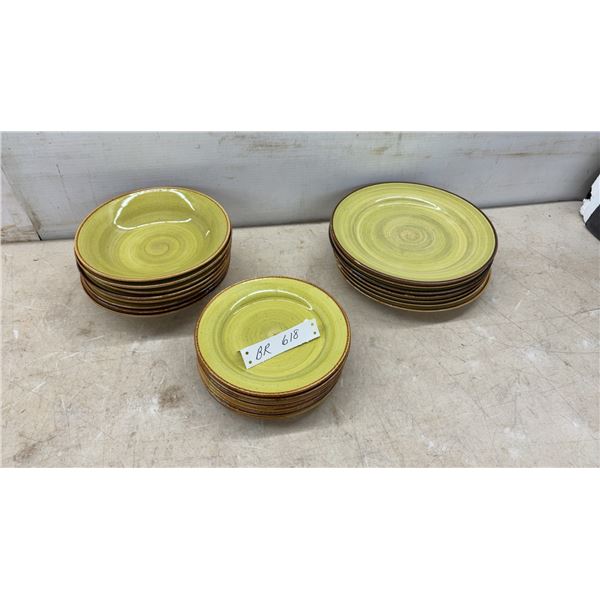 Thomson Pottery Green Spiral Ceramic Dinnerware Set, Plates and Bowls, Microwave Safe, 23 Pieces