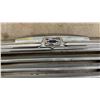 Image 3 : Chevrolet Grille and Hood Ornament